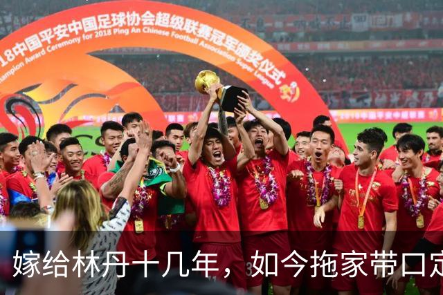 嫁给林丹十几年，如今拖家带口定居西班牙，10岁儿子要走网球路